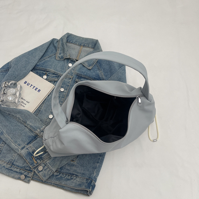 Ins-style autumn/winter new women's 2024 puff Puff large-capacity drawstring dumpling bag, fashionable and laid-back single-shoulder armpit bag Application Scenario
