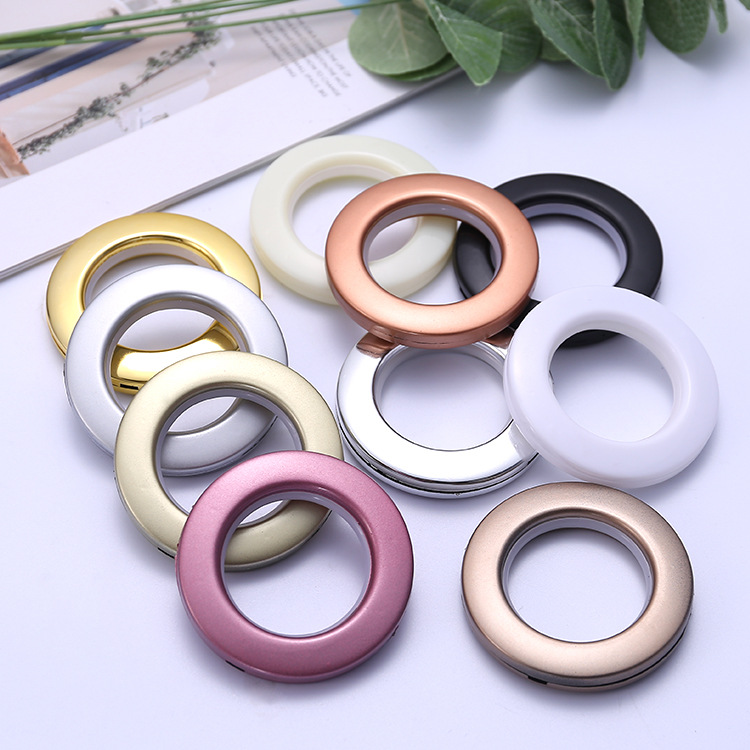 Foreign trade direct supply creative curtain rings, perforated curtain buckles, Roman rings, multi-color curtain accessories, Roman rings Application Scenario