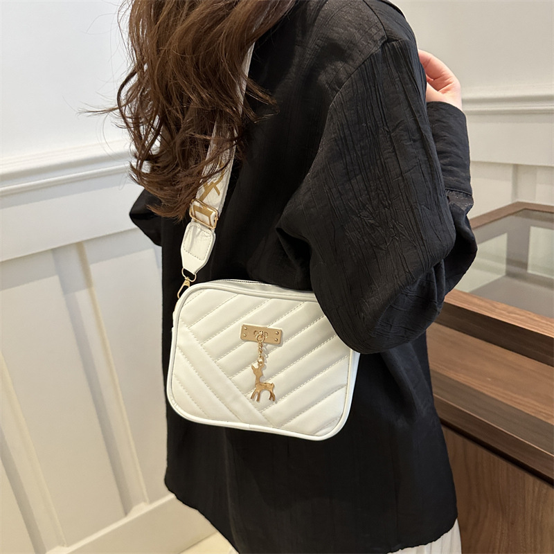Women's bag 2024 New style small square bag, women's single-shoulder bag, fashionable and simple crossbody bag, solid color makeup coin purse details Picture