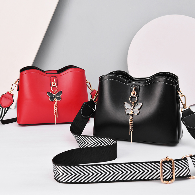 Wholesale of women's small bags 2024 new style, versatile, trendy and fashionable, single-shoulder crossbody cross, one-piece consignment of online red envelopes details Picture