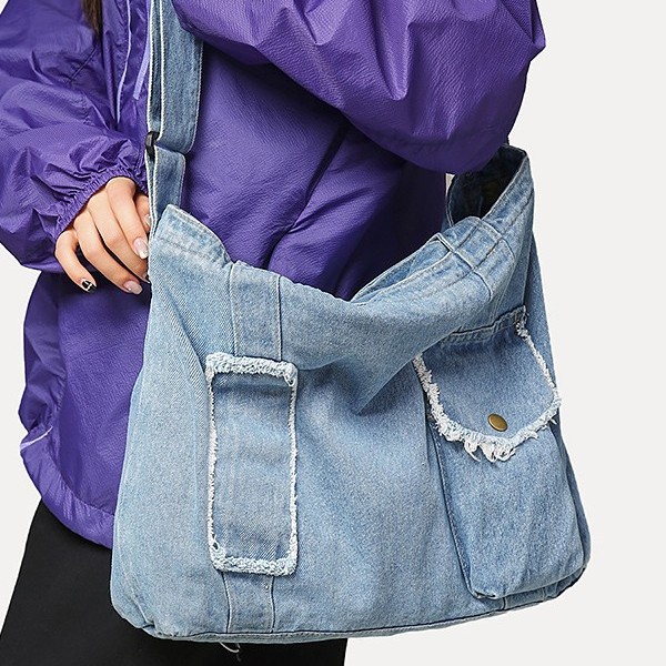 The large-capacity denim canvas bag for women has sparked a new trend of student schoolbags, travel tote bags and commuting single-shoulder bags Application Scenario