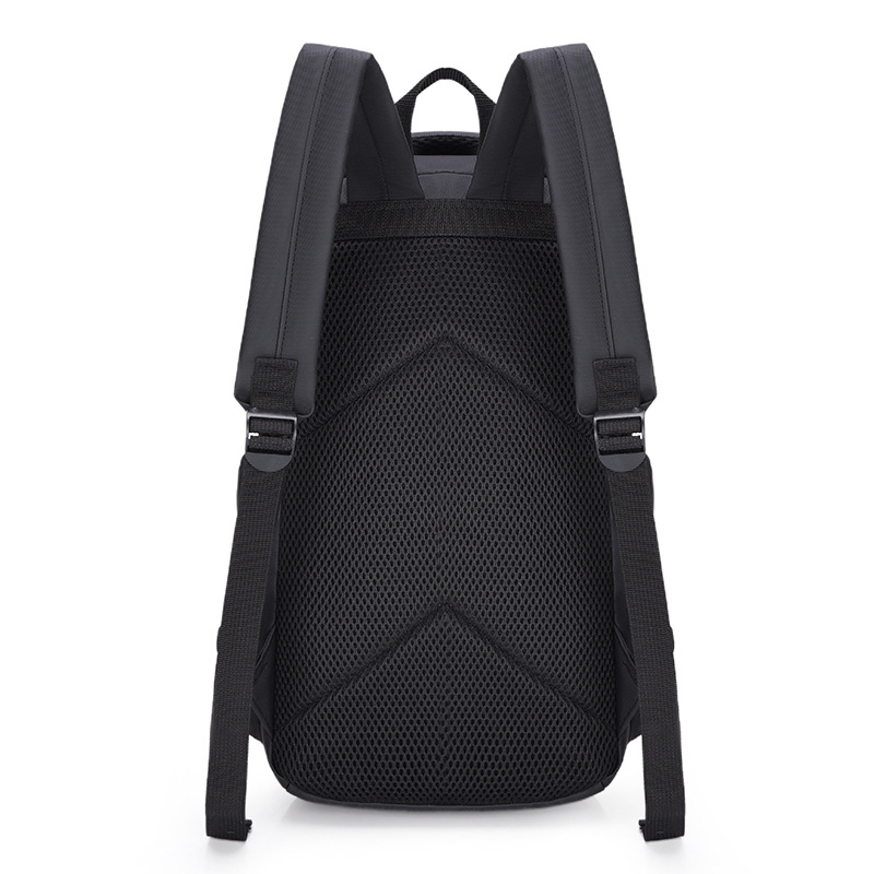 A new fashionable and casual hard-shell motorcycle backpack for men, a multi-functional water-resistant cycling motorcycle rider backpack Application Scenario
