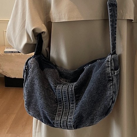 Cross-border 2025 Denim single-shoulder bag in Korean style, casual and versatile, commuter women's bag, college student dumpling bag trend Application Scenario