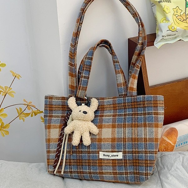 Woolen checkered large bag for women, a new and fashionable 2024 college student class bag, a popular commuting underarm bag for autumn and winter Specification drawing