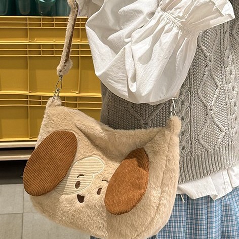 For the 2024 autumn and winter season, there are popular fluffy bags for women, cute tote bags for small dogs, and single-shoulder furry crossbody bags details Picture