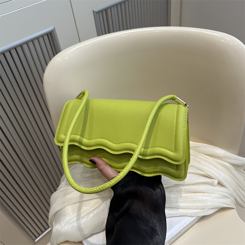 The 2024 new wavy texture underarm bag is a versatile single-shoulder crossbody small square bag that is fashionable and trendy for commuting full figure