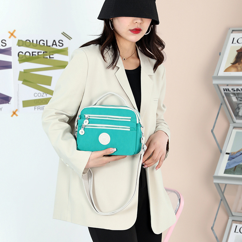 The 2025 new women's fashion trend single-shoulder bag, Japanese minimalist color-blocking crossbody bag, nylon mobile phone coin purse full figure