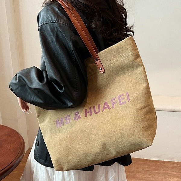 Large-capacity canvas tote bag for women, Spring 2025 new style contrasting color women's bag, letter print shoulder bag, underarm bag details Picture