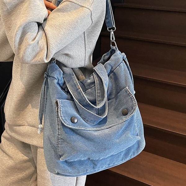 The 2025 new large-capacity denim crossbody bag is a trendy and fashionable Hong Kong-style Instagram artistic and versatile casual tote bag Specification drawing