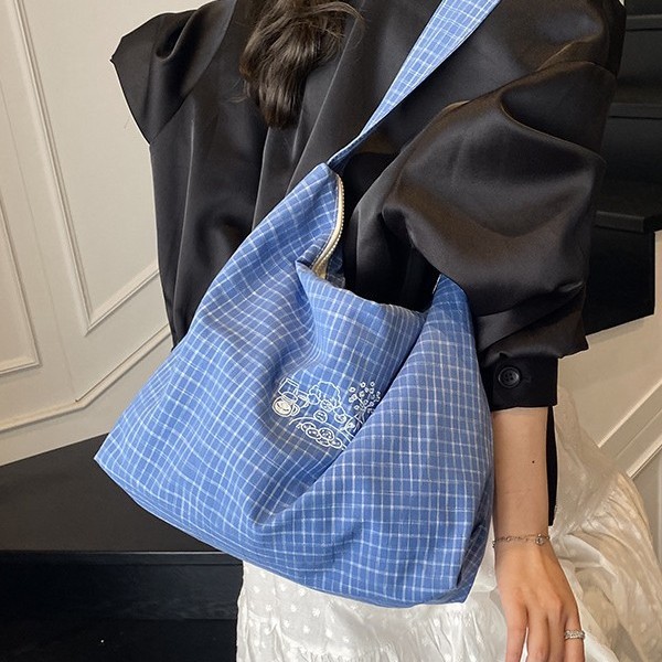 2025 New cute cartoon-embroidered little dog checkered school style single-shoulder canvas bag, large capacity lazy tote bag Specification drawing