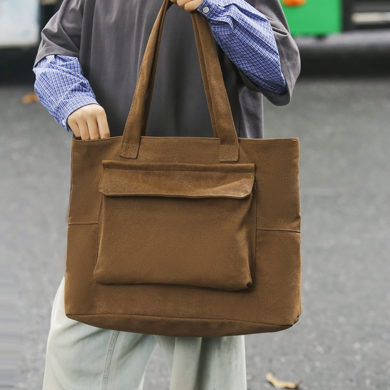 A Japanese solid-color large-capacity single-shoulder bag, a new retro and simple tote bag for the autumn and winter of 2024, a versatile student class bag details Picture