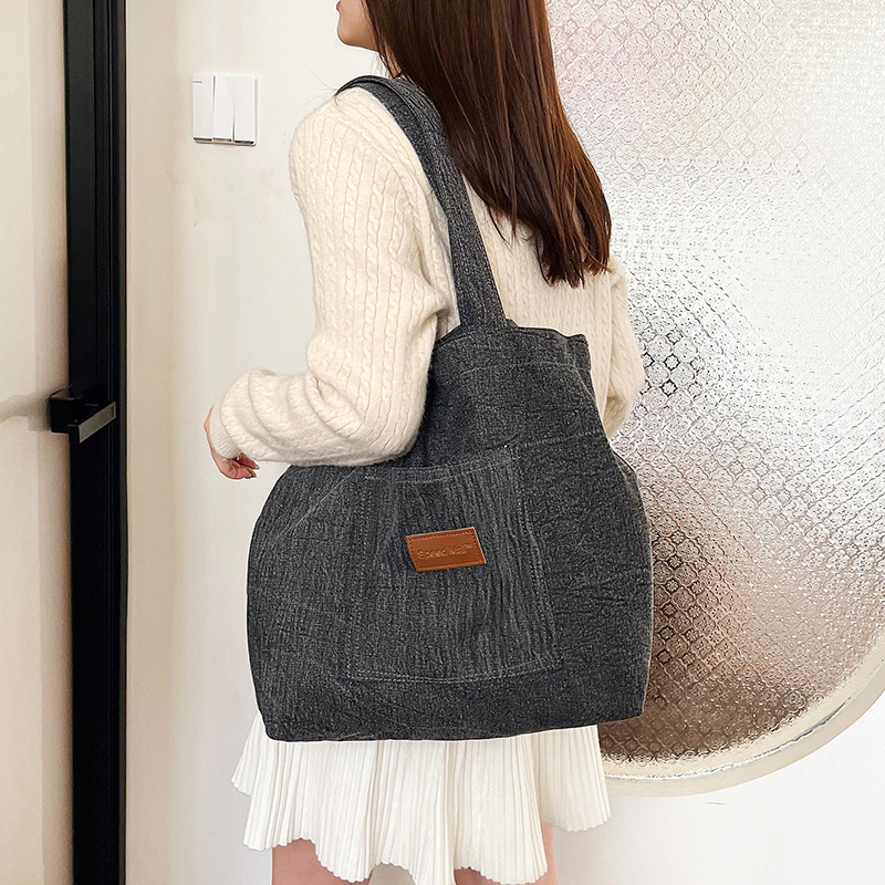 Large-capacity school handbag, large commuting bag for work, new denim casual single-shoulder bag for women in the autumn of 2024 details Picture