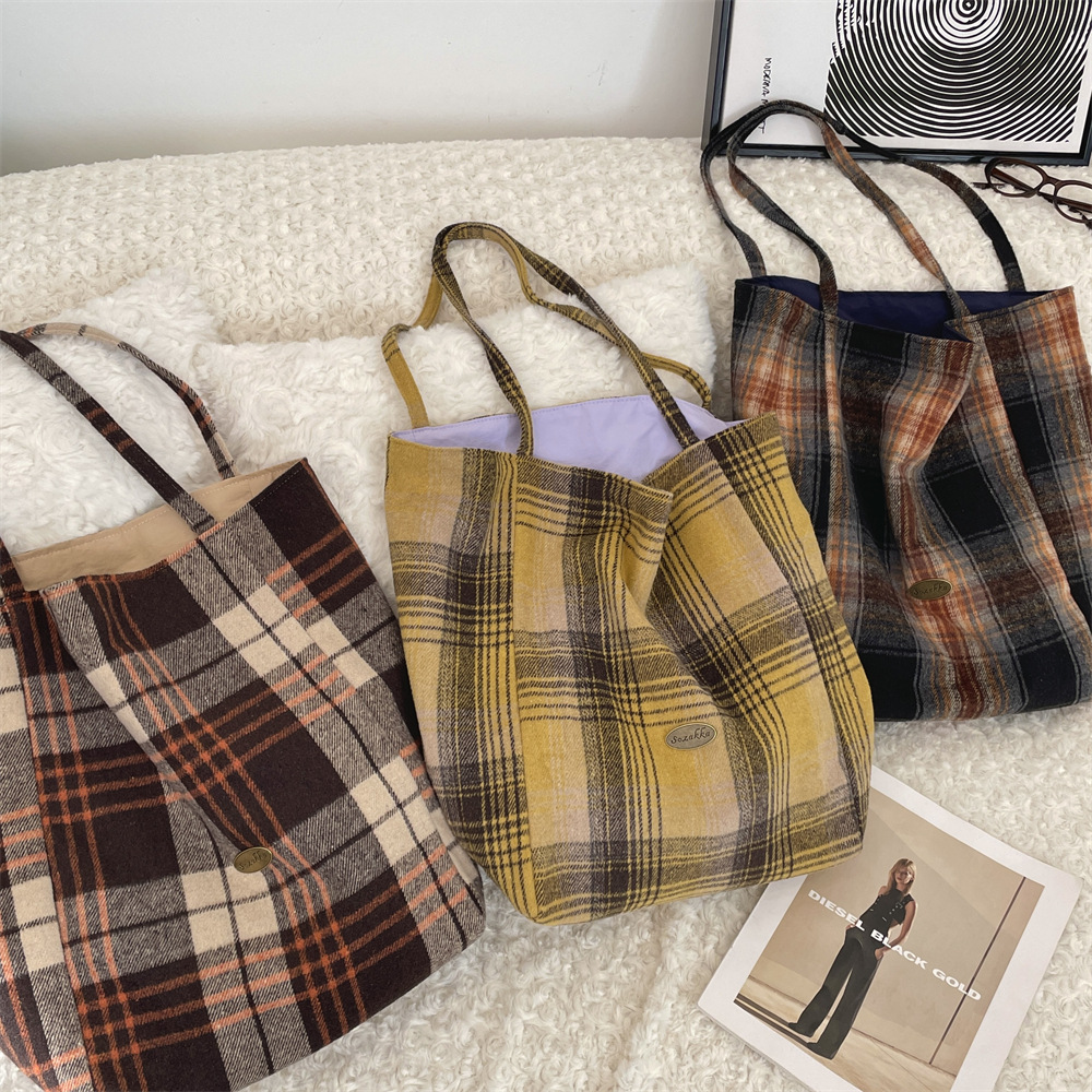 41211 Winter woolen checkered single-shoulder bag, ins retro checkered canvas bag, large capacity double-bread commuter bag full figure
