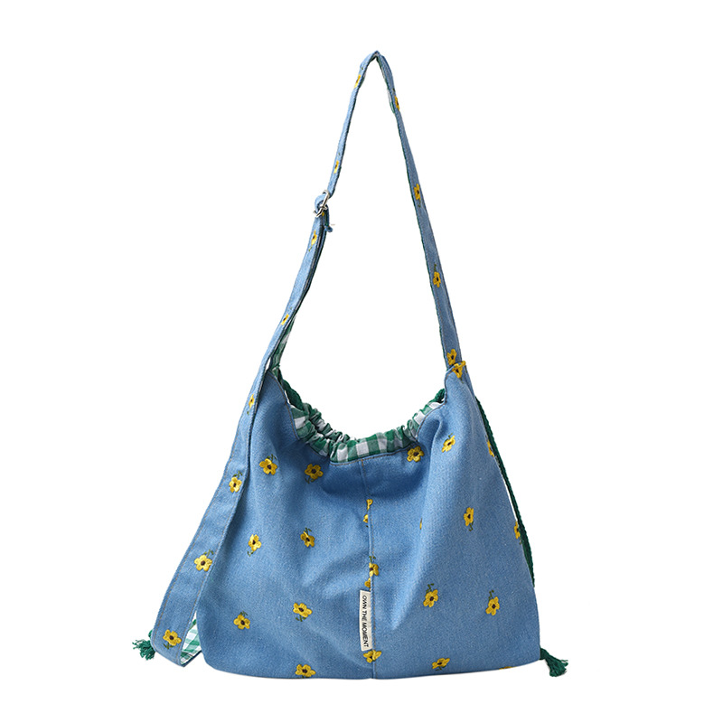 This spring and summer new denim casual embroidery, cute floral prints, simple Japanese style, versatile, adjustable, lightweight crossbody bag is perfect for women Item Picture