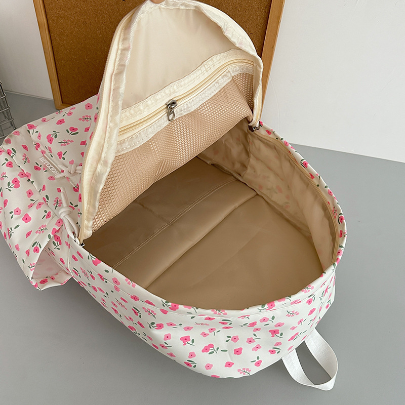 2024 New style backpack for girls, Japanese-style InS-style fresh and light schoolbag for primary and secondary school students, Korean-style casual and versatile backpack Application Scenario