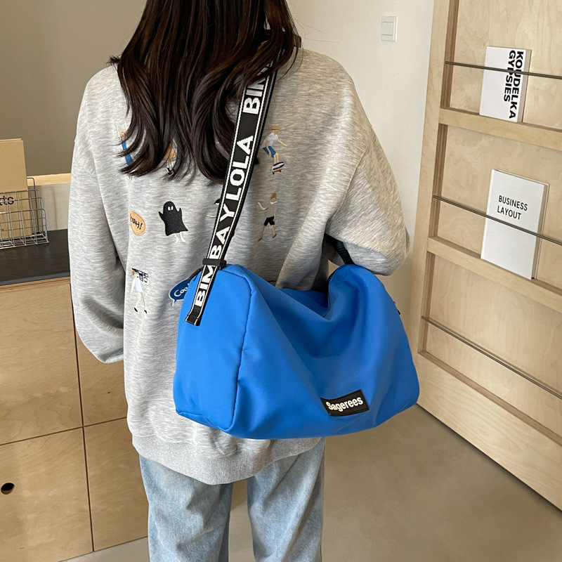 Casual large-capacity single-shoulder bag for women, new cross-border ins trendy pillow bag, lightweight outdoor sports crossbody bag Specification drawing