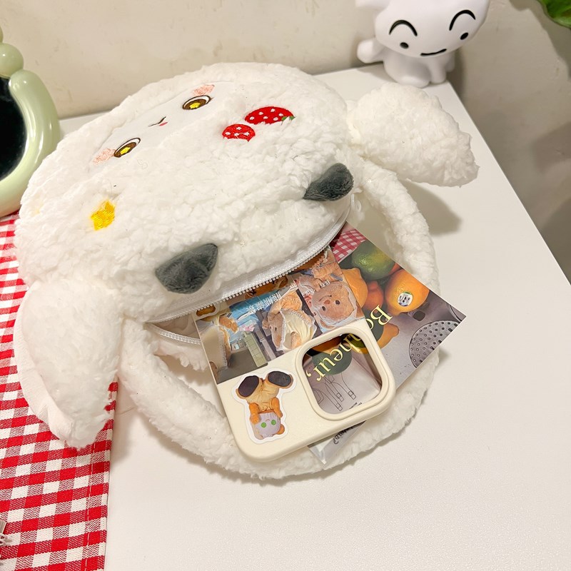 Lambskin, cute little sheep, adorable hand-held round bag, Instagram, girlish heart, Japanese student soft and cute coin purse grab bag Application Scenario