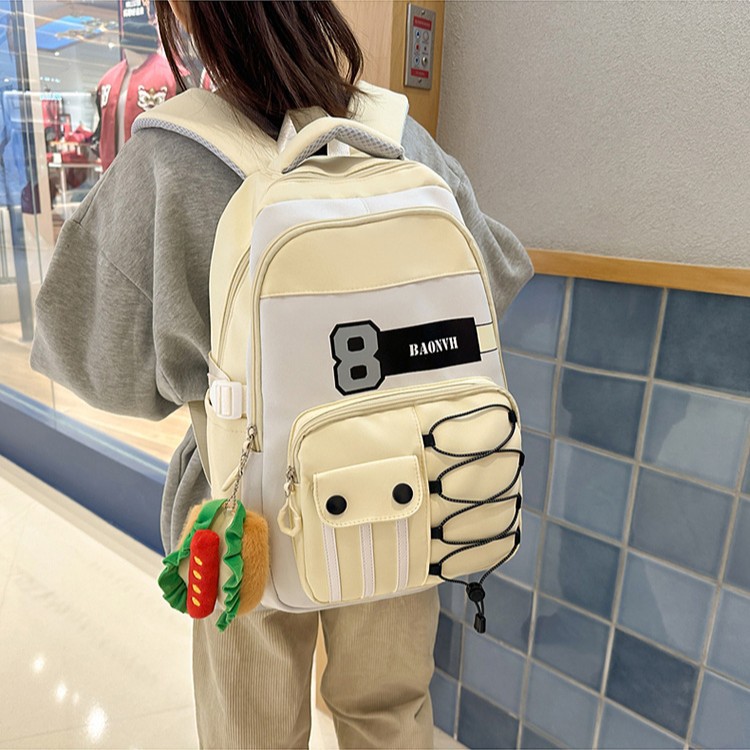 The new schoolbag is a large-capacity, lightweight, lightweight, spine-protecting, fashionable and versatile backpack for junior high school, senior high school and college students Application Scenario