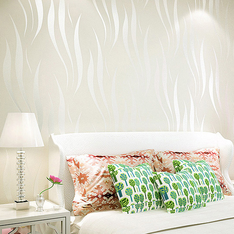 European-style 3D non-woven fabric wallpaper, simple and modern striped wallpaper, living room, bedroom, TV background wall wallpaper details Picture