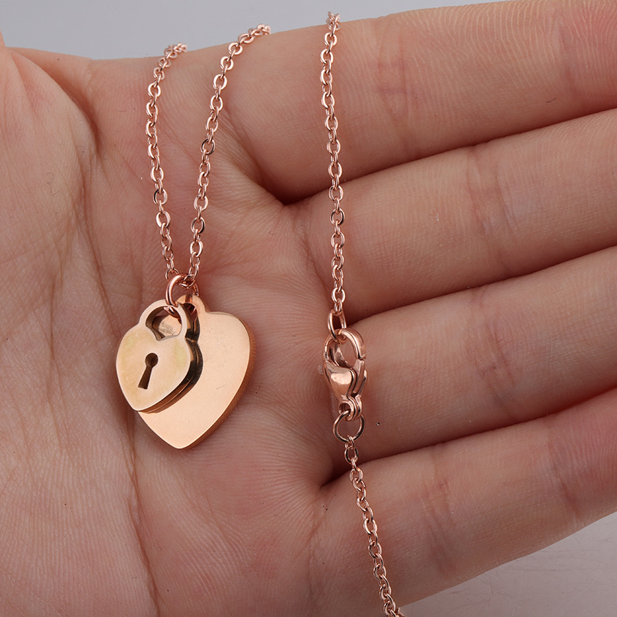 Cross-border best-selling mirror-finished stainless steel heart-shaped heart necklace, heart lock, heart key necklace, couple necklace accessories details Picture