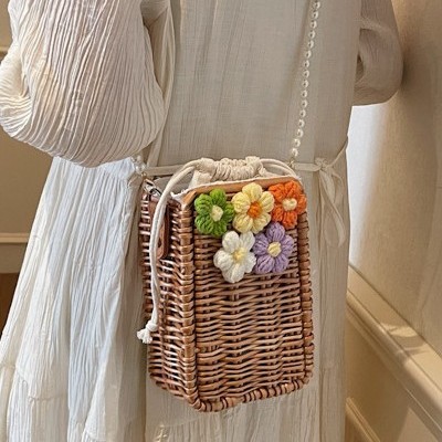 Spring and summer new style wool, flower and rattan woven, drawstring bucket, straw woven bag, sweet and fresh, simple and clean handbag, single-shoulder bag Application Scenario