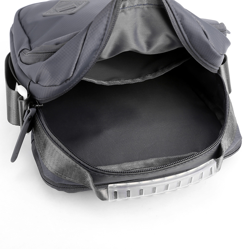 New cross-border men's single-shoulder bag, men's bag, business casual vertical bag, small backpack, travel single-shoulder crossbody bag Application Scenario