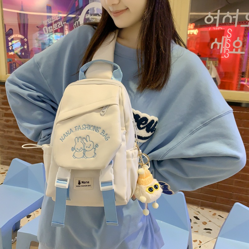 New color-blocking casual crossbody bag for women, large-capacity crossbody cycling backpack, couple tablet chest crossbody bag Application Scenario