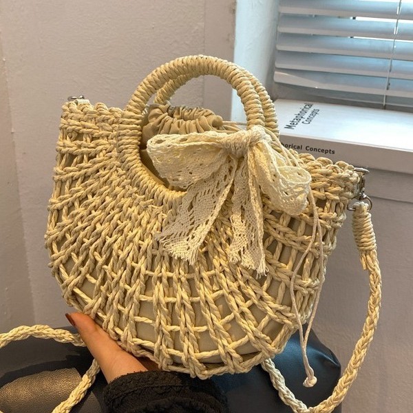 Fashionable and artistic woven bag 2025 Summer New seaside vacation beach women's bag, single-shoulder crossbody handbag Application Scenario