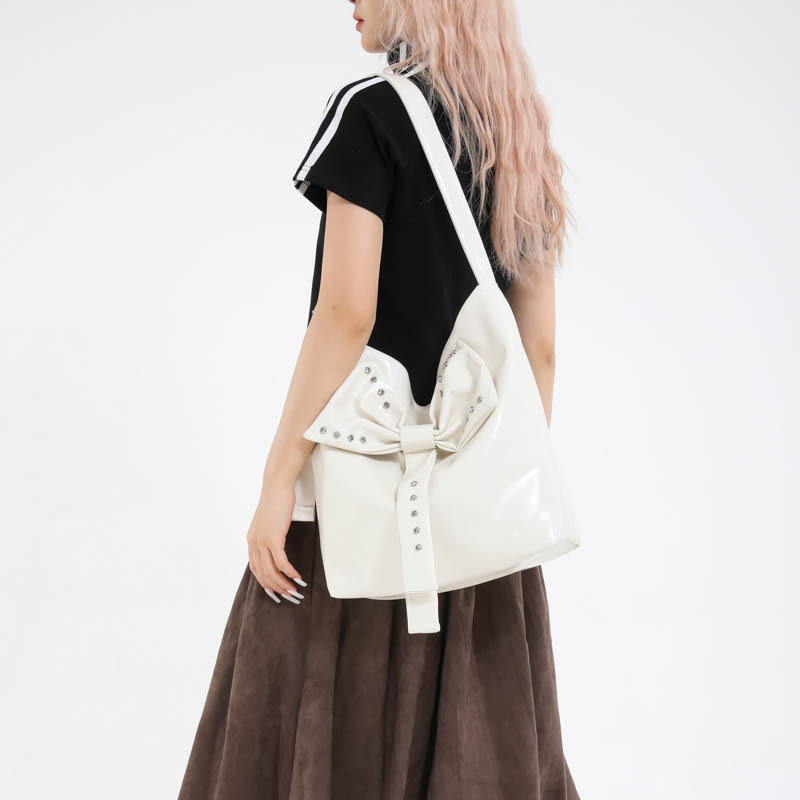 Cross-border Korean version underarm bag 2025 Summer new women's bag, bow handbag, fashionable single-shoulder bag, riveted crossbody bag details Picture