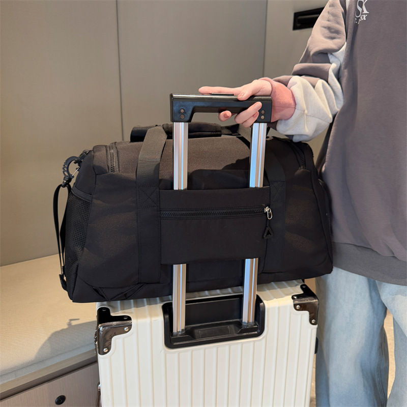 The new multi-functional handbag, a dry-wet separation fitness bag, a large-capacity double-shoulder storage bag and a travel bag can be printed with logos details Picture