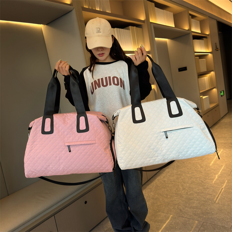 Short travel bags, large-capacity fitness bags, women's high-end business trip bags, commuting tote bags, hand-held crossbody bags for mothers full figure