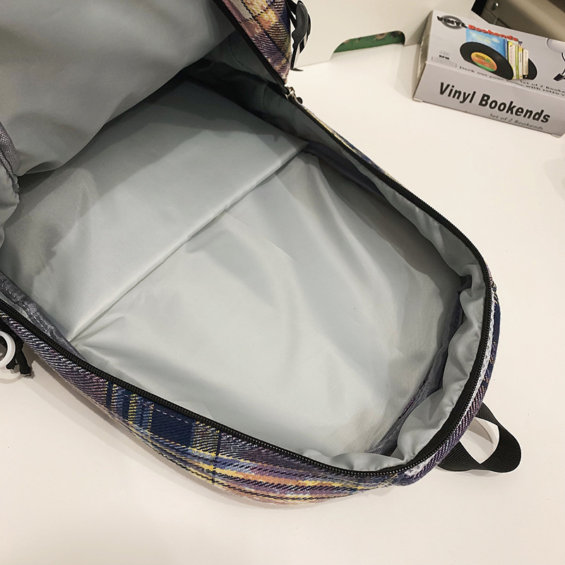 Checkered schoolbag for girls, Korean-style campus couple commuting backpack, new Japanese-style ins style backpack for junior and senior high school students Application Scenario