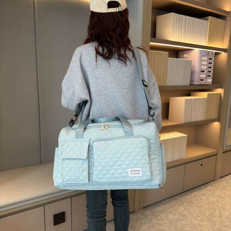 Cross-border wholesale simple travel bags, large capacity, lightweight, multi-pocket fitness bags, dry and wet separation with shoe compartment storage bags Application Scenario