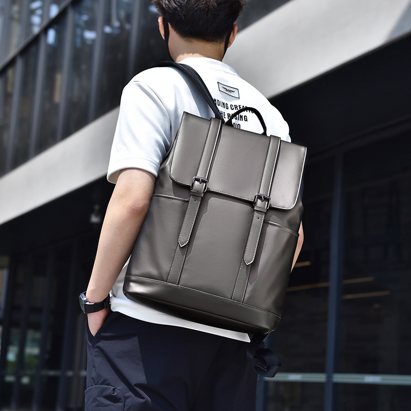 Casual backpacks for men, high-end leather film commuting travel backpacks, large-capacity computer bags, college student schoolbags full figure