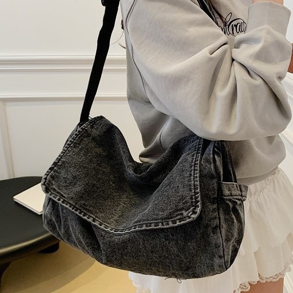 Japanese-style washed denim large-capacity crossbody bag for women, artistic class bag, canvas messenger bag, casual single-shoulder bag for men Specification drawing