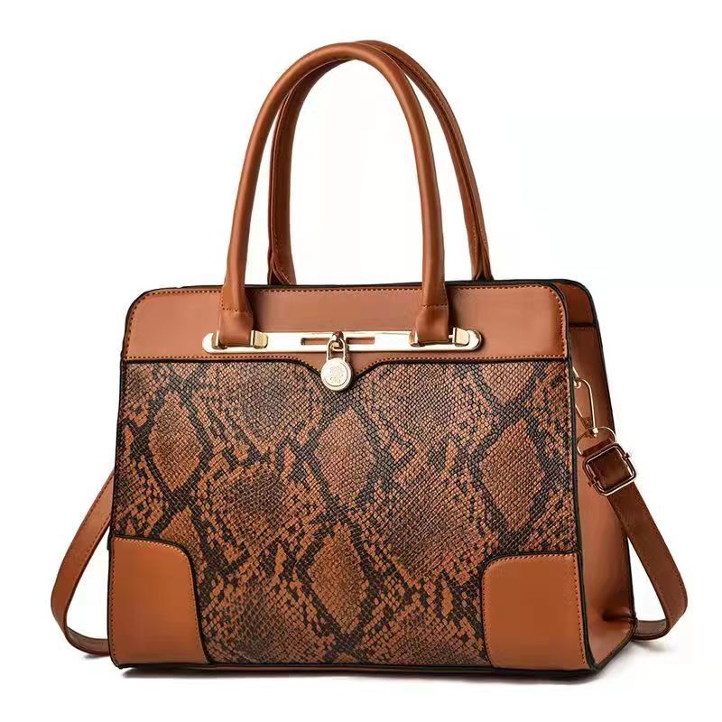 Women's leopard print bag, 2022 new trendy, fashionable and elegant handbag, crossbody bag, middle-aged large-capacity mom bag Application Scenario