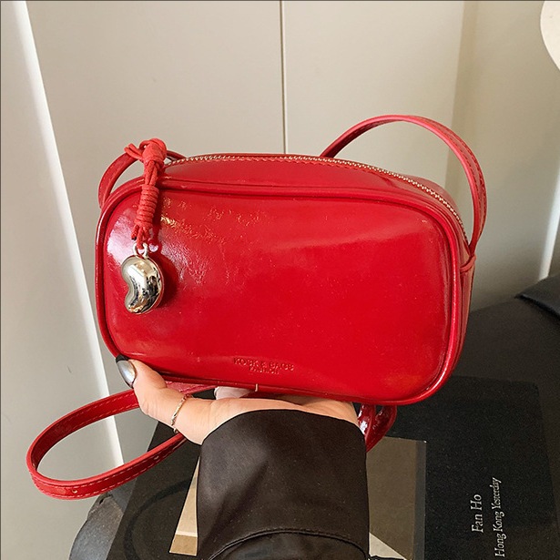 A high-end, shiny, niche small square bag for women, a new summer 2025 fashion, simple, trendy and stylish single-shoulder crossbody bag full figure