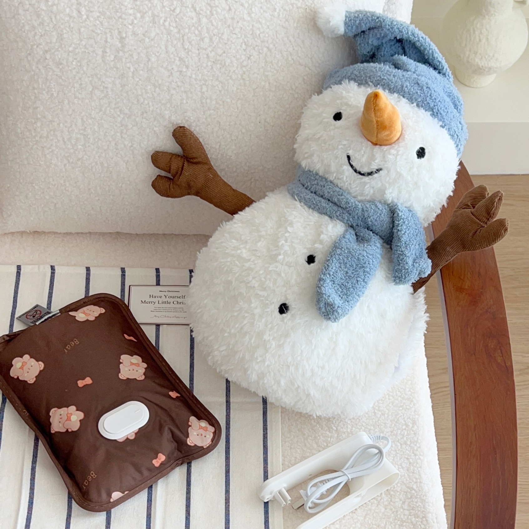 Winter blue hat snowman doll hot water bag, cute cartoon warm, rechargeable explosion-proof plush new hand warmer full figure