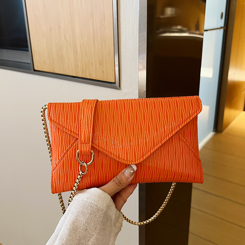 A niche envelope women's bag, a Korean-style fashionable single-shoulder crossbody bag, a PU underarm bag, a casual and simple large-capacity women's bag full figure