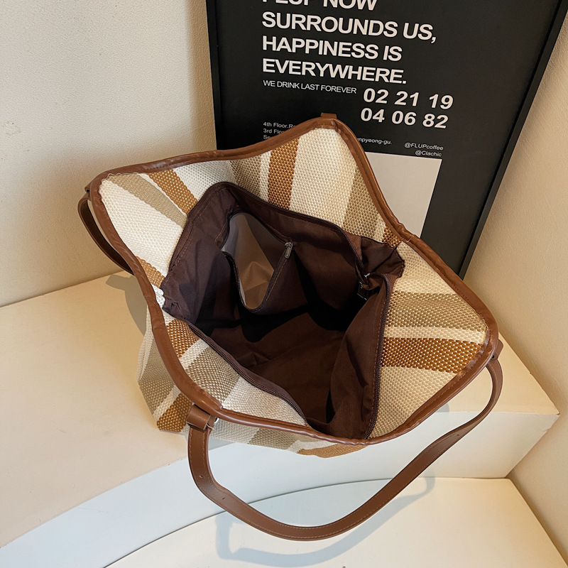 Large-capacity canvas striped bag for women, 2024 new style fashionable tote bag, versatile commuting large bag for autumn and winter, single-shoulder bag Specification drawing