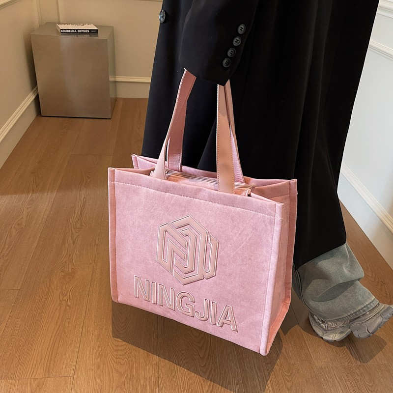 Simple and fashionable letter-carrying large bag for women to go shopping or traveling, single-shoulder bag under the armpits, and tote bag for college students' commuting Specification drawing