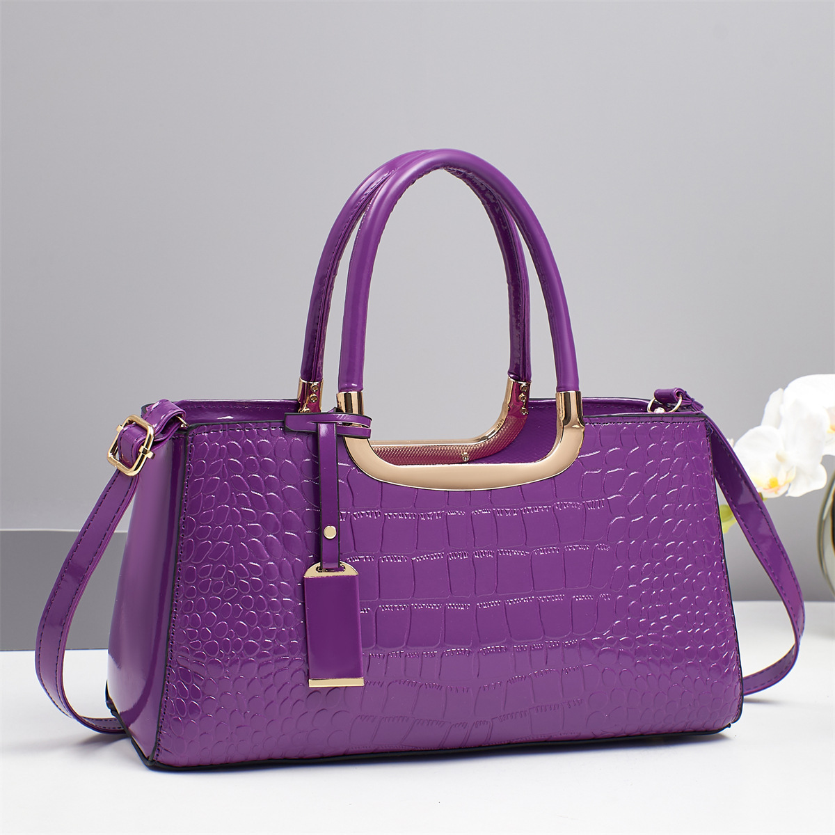 Stylish commuting handbag, shiny leather single-shoulder crossbody bag, 2025 new style fashionable patent leather large-capacity Boston bag full figure