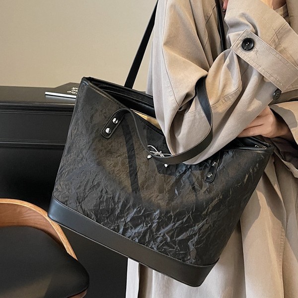 The new large-capacity bag with a bow design sense, fashionable and versatile, is a single-shoulder bag for classes and a casual tote bag for commuting Specification drawing