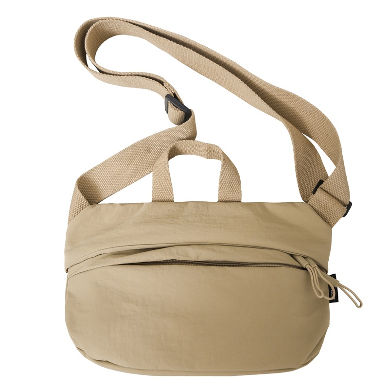 This high-quality nylon fabric crossbody bag is a versatile and casual student mobile phone chest bag for couples Item Picture