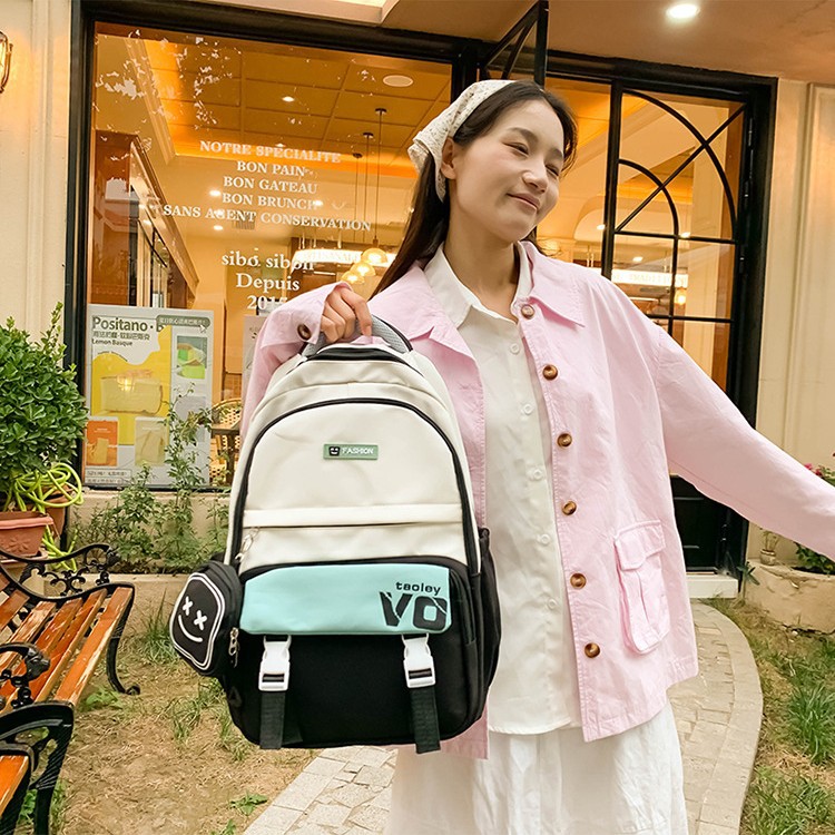 The new large-capacity, wear-resistant and stylish backpack for junior and senior high school students can be carried on their shoulders during class Specification drawing