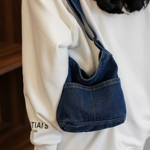 Korean-style laid-back denim bag, large-capacity versatile casual crossbody bag for women, student class bag, artistic tote bag details Picture