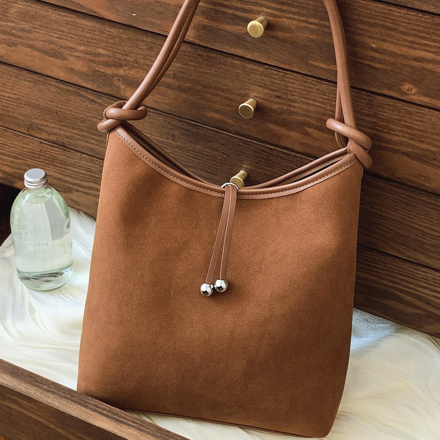 Fashionable large-capacity women's 2024 autumn/winter retro single-shoulder bag, Korean-style niche high-end casual women's underarm bag full figure