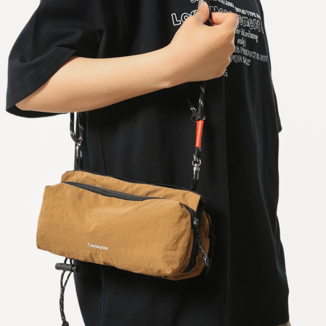 New design sense crossbody bag, men's trendy casual phone bag, multi-layered lightweight single-shoulder bag, women's hiking and outdoor small bag full figure
