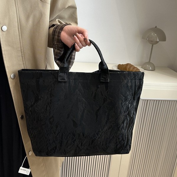 The 2025 summer new style of fashionable and simple underarm bag, Korean-style trendy casual tote bag, and women's stylish and individual single-shoulder bag Application Scenario