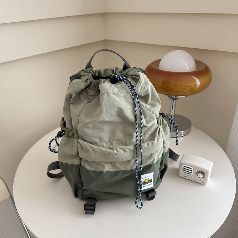 Lightweight backpacks for men and women with drawstring straps, student schoolbags, outdoor sports hiking bags, and niche durable travel backpacks Application Scenario